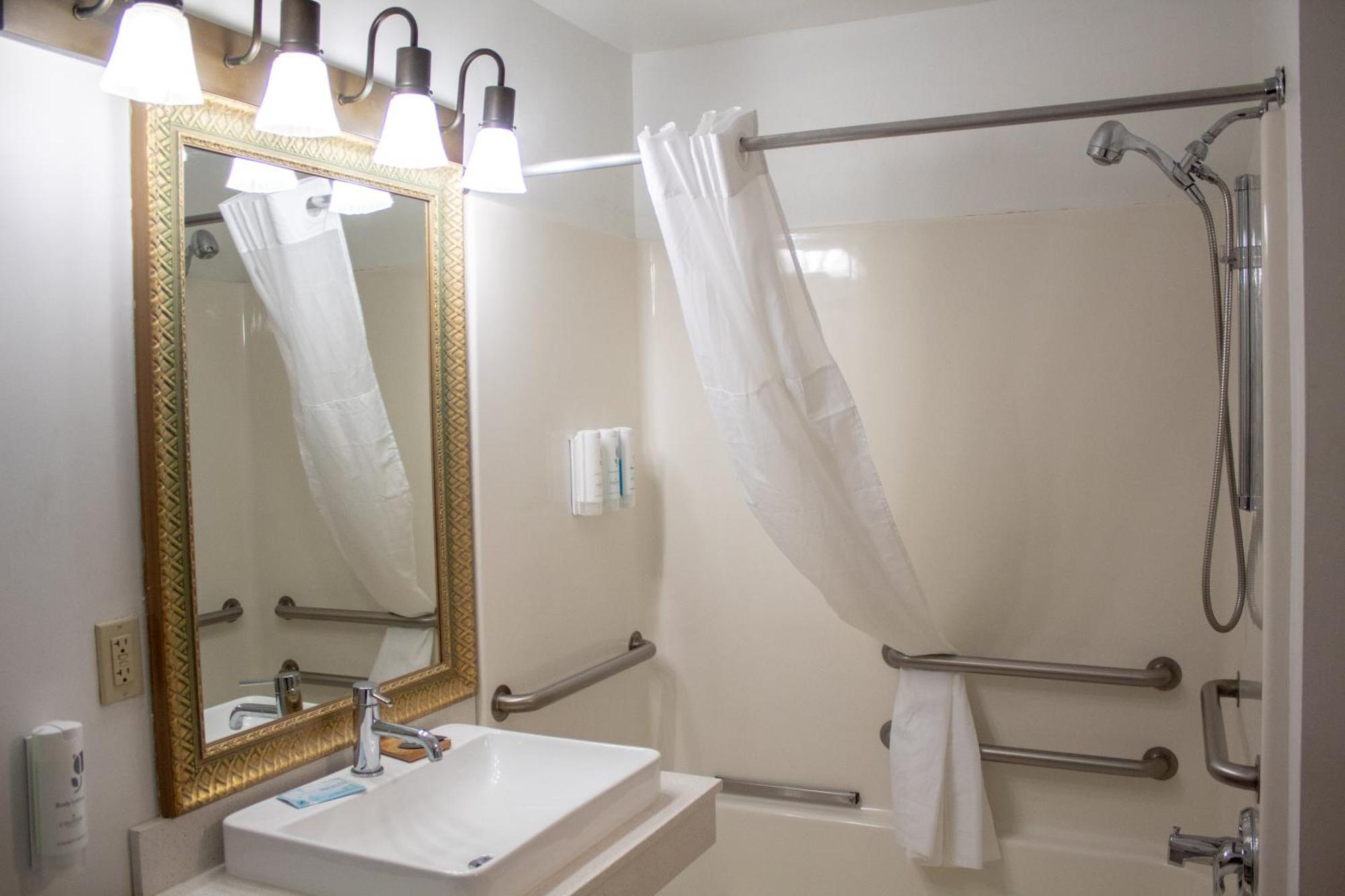 Country Inn & Suites By Radisson, Big Rapids, Mi Exteriör bild